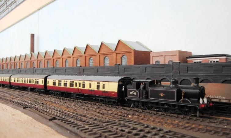 Against the backdrop of the single-story agricultural-based factory, E4-class no.32503 hauls BR(S) CLC-liveried Mk1 3-Cor set no.525 on a Down train