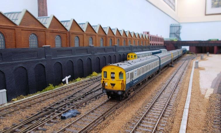 Southern Electric 2 COM /2 EPB units on Ewhurst Green model railway
