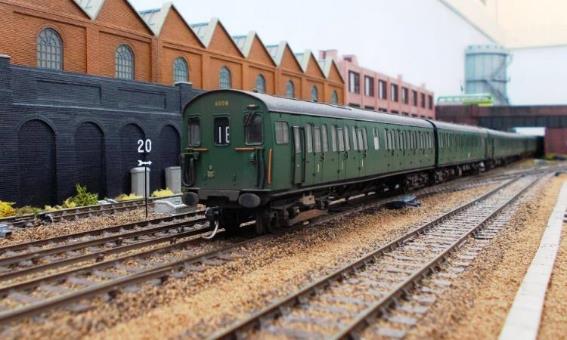 Ewhurst Green model railway
BR(S) British Railways Southern Region
Copyright www.EwhurstGreen.com
