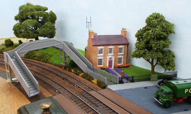 Ewhurst Green model railway
BR(S) British Railways Southern Region
Copyright www.EwhurstGreen.com
