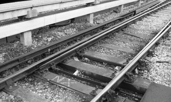 Side-ramp in Horsham station’s sidings.
www.EwhurstGreen.com 
