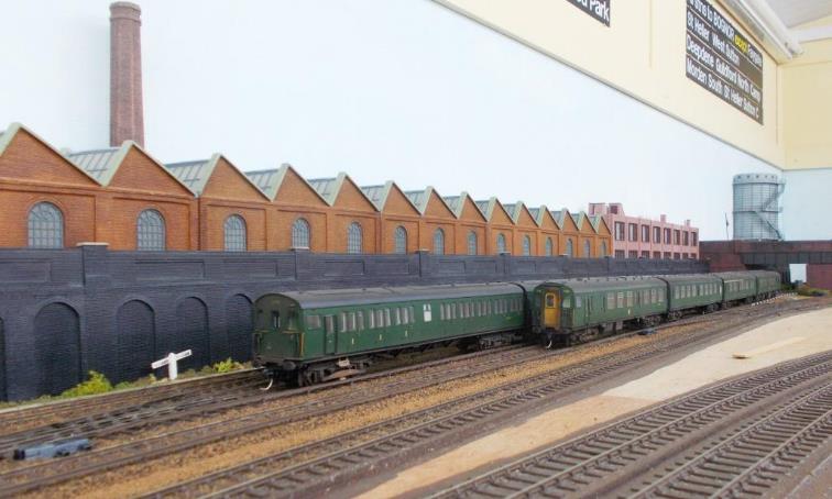 Ewhurst Green model railway
BR(S) British Railways Southern Region
Copyright www.EwhurstGreen.com
