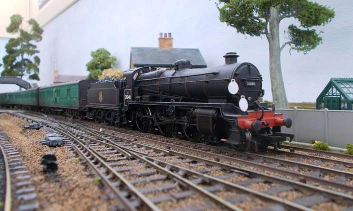 N-class no.31848 hauls ex.LSWR 3 Lav Cross-Country set 314. 
www.EwhurstGreen.com  
