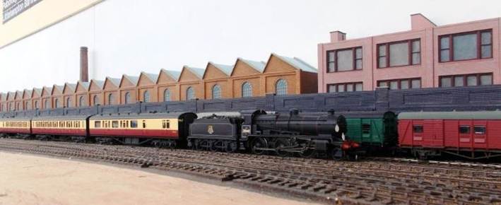 In its October 1955 to February 1957 guise (without smoke deflectors), N-class 31848 hauls Bulleid multi-door set 963 away from Ewhurst Green. New from Eastleigh Works 14th March 1946 (post-War Malachite), set 963 was outshopped from Lancing Works in CLC livery on 22nd October 1953 thence appears to have gained BR(S) green on 14th September 1957.