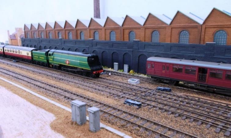 Merchant Naxy 35016 Elders Fyffes Hornby-Dublo

Passing alongside the single-story agricultural works, Merchant Navy 

Ewhurst Green model railway
BR(S) British Railways Southern Region
Copyright www.EwhurstGreen.com
 Elders Fyffes  in  Sunshine livery  carries  British Railways  on its tender and BR number 35016 (as outshopped 17th June 1949). 