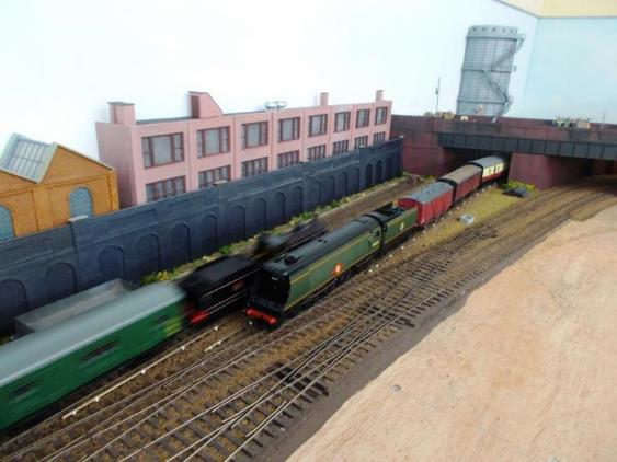 Ewhurst Green model railway
BR(S) British Railways Southern Region
Copyright www.EwhurstGreen.com
