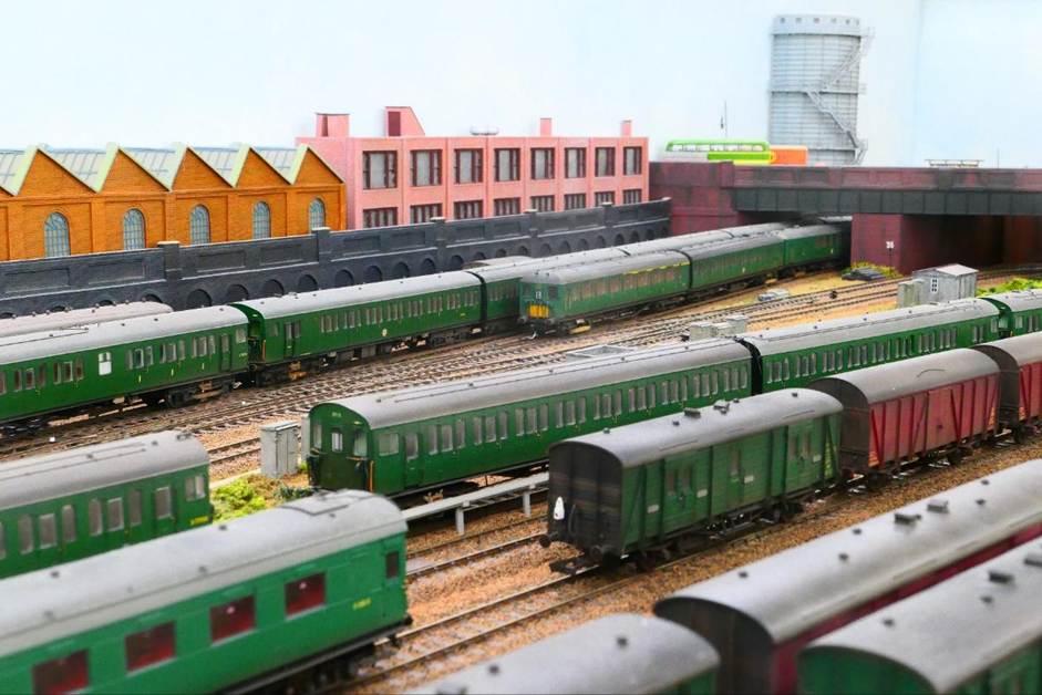 Leading a 6-car formation 2 HAL unit passes a southbound 8 HAP formation while in the electric siding two pairs of 2 EPB units await their next turn of duty as does a Maunsell Pull-Push set along with a multitude of four-wheel and bogie vans in the carriage sidings
www.EwhurstGreen.com 
