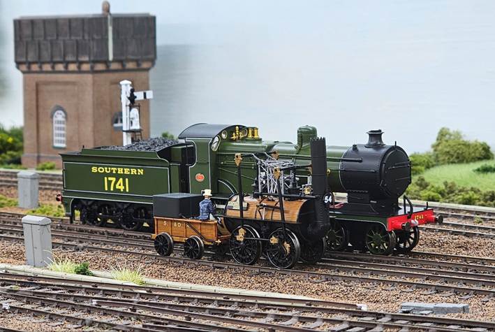 www.EwhurstGreen.com
A centenary of steam locomotives with ‘Locomotion’ (1825) alongside 1925-livery Southern D1 no.1741.
© Signalman Arnold
