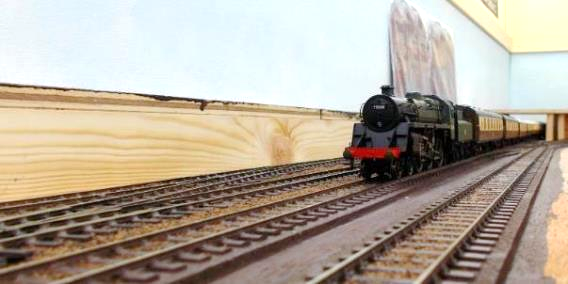 Ewhurst Green model railway
BR(S) British Railways Southern Region
Copyright www.EwhurstGreen.com