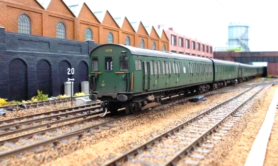 Ewhurst Green model railway
BR(S) British Railways Southern Region
Copyright www.EwhurstGreen.com
