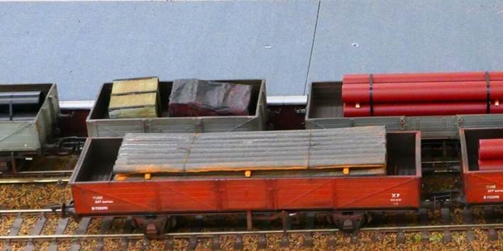 Ewhurst Green model railway
.
Pipes on a BR open TUBE wagon
www.EwhurstGreen.com
