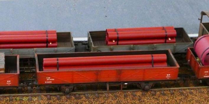 Ewhurst Green model railway
.
Long tubes on a BR open TUBE wagon
www.EwhurstGreen.com
